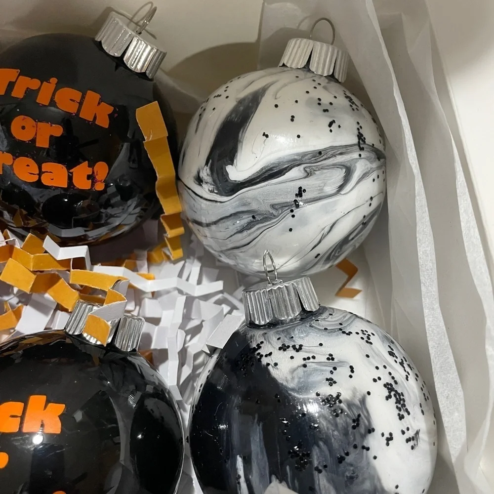 Halloween Trick or Treat Ornament Set